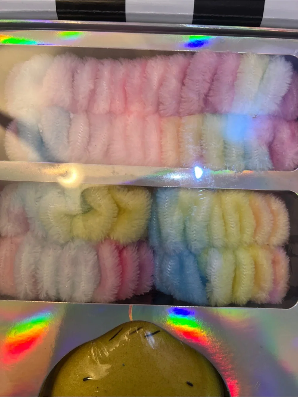 LOONEY TUNES HI TWEETY SPA BOX and 2 LOKAI Small Stretch rubber bracelets.